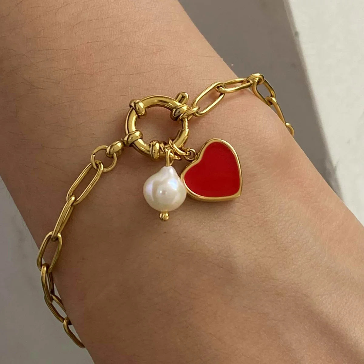 Perłowa bransoletka Nerissa Heart Chain